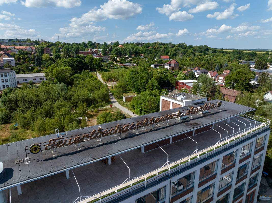 Das Dach mit Blick über das Freigelände ist der architektonische Höhepunkt des Eiermannbaus.